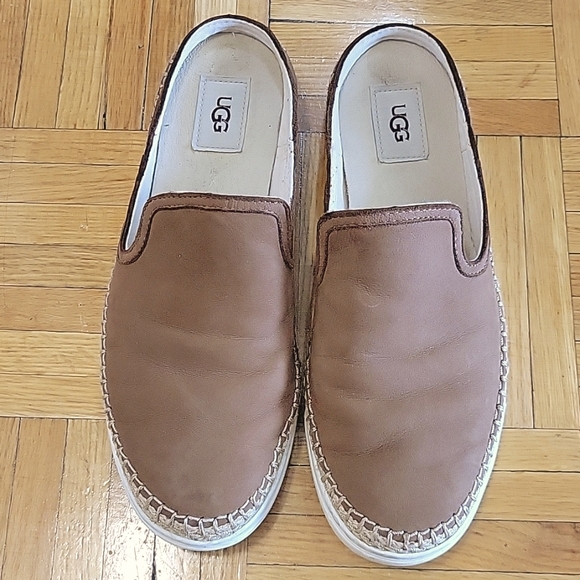 ugg caleel slip on